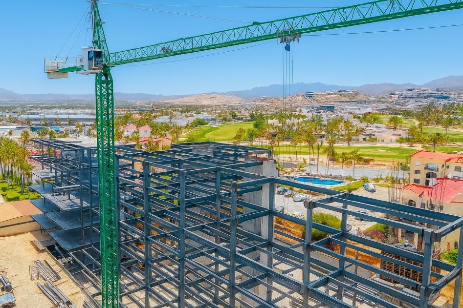 Estructura metálica durante su construcción